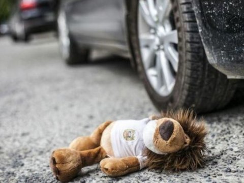 Ata ehtiyatsızlıqdan iki yaşlı qızını öldürdü