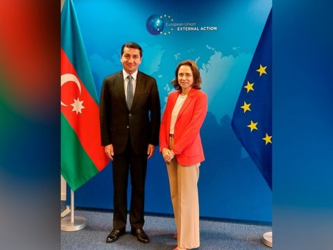 Hikmət Hacıyev Avropa&nbsp;rəsmisi ilə müzakirə APARDI