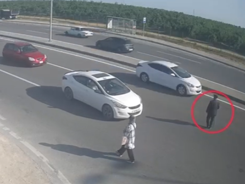 Bəzən piyadalar da qəzaya səbəb olur&nbsp;- VİDEO