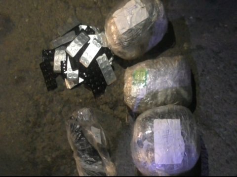 Yardımlıdan Bakıya 7 kq narkotik gətirən narkokuryerlər saxlanıldı