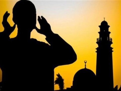 Məscidlərimizdə azan necə verilir: canlı, yoxsa fonoqramla?