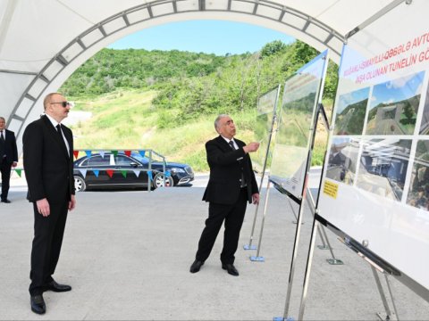 Prezident Bakı-Qəbələ yolunda görülən işlərlə tanış oldu