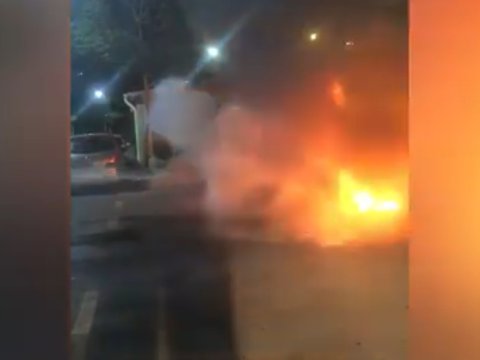 Bakıda avtomobil yandı&nbsp;-&nbsp;VİDEO