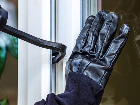 Bakıda marketdən 13 min manat OĞURLANDI