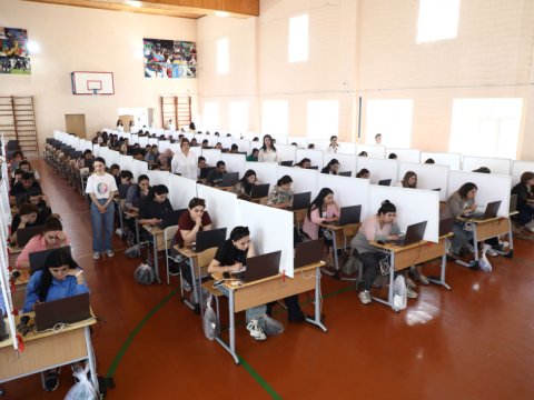 Bakı məktəblərinə işə qəbul üçün imtahan keçirilib - FOTO