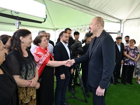 Prezident Bəylik kəndinə köçən sakinlərə evlərin açarlarını təqdim etdi - FOTOLAR