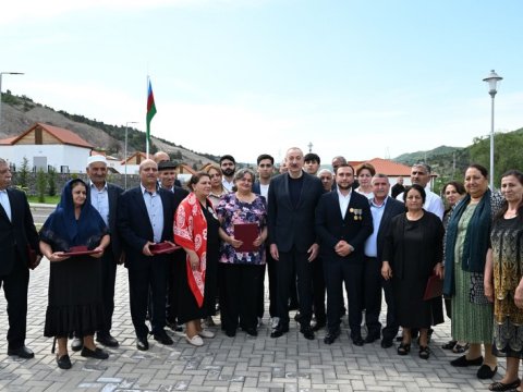 Prezidentin Bəylik sakinləri ilə səmimi söhbəti