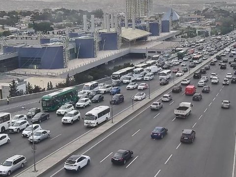 Bakının 19 küçəsində tıxac - SİYAHI