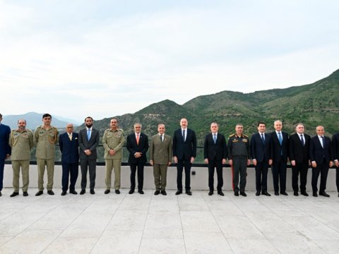 Liderlər Laçında geniş tərkibdə görüşdü