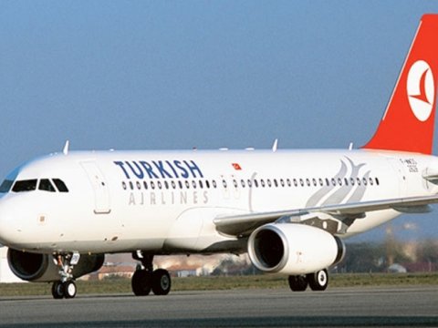 Tbilisiyə uçan təyyarə Bakıya endi
