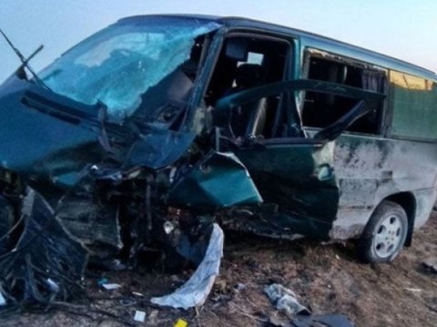Ağdaşda “Mercedes Vito” traktorla toqquşdu