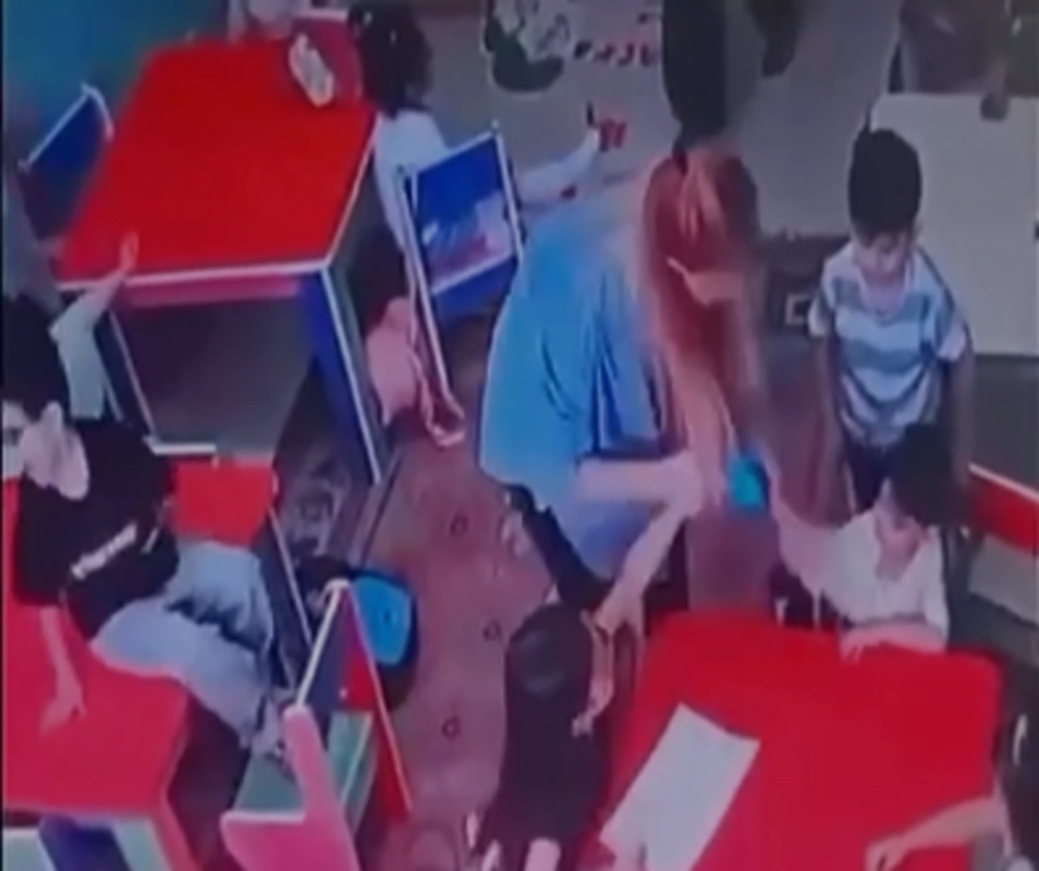 Bağçada uşağı vuran müəllim işdən QOVULDU - VİDEO