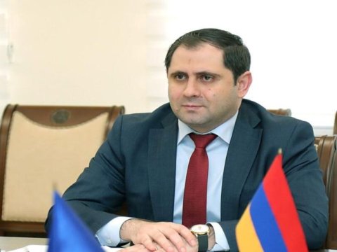 Ermənistan&nbsp;müdafiə naziri qapalı iclasa çağırıldı