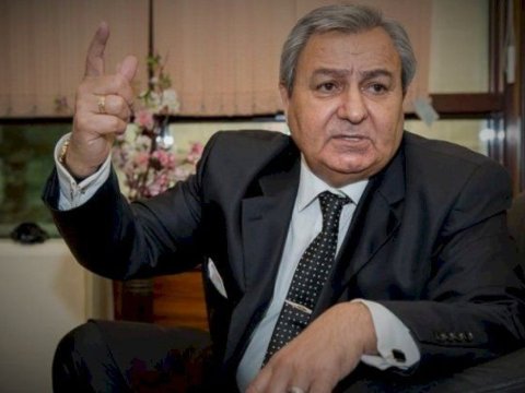 Əli Nur Fizuli Hüseynovu məhkəməyə verib