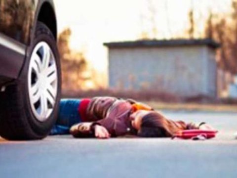 Ucarda piyadanı maşın vurdu