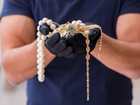 Nəsimidə&nbsp;30 min manatlıq oğurluq