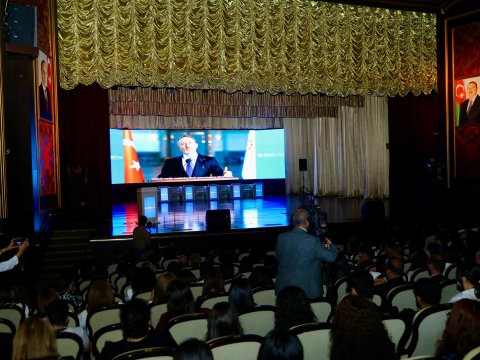 Fahrettin Altundan Azərbaycan mətbuatına təbrik