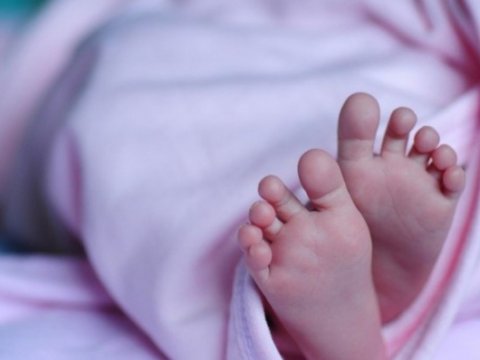 32 yaşlı qadının körpəsi ölü doğuldu