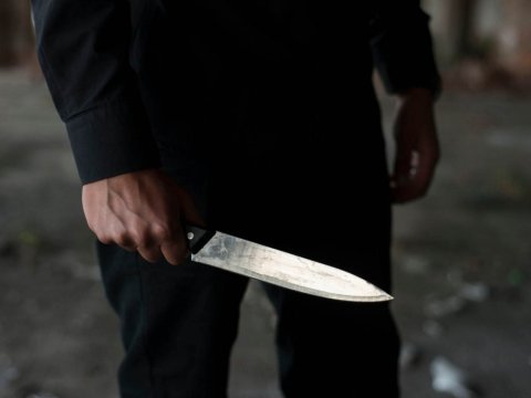 Goranboyda qardaş bacısını BIÇAQLADI