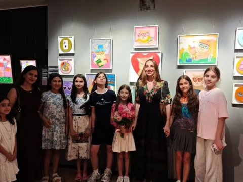 Arzu Əliyeva rəsm qalereyasında&nbsp;- FOTOLAR