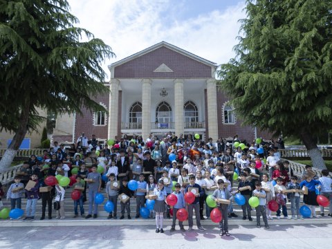 &ldquo;AzerGold&rdquo;dan Daşkəsəndə uşaqlara səyyar kukla tamaşası&nbsp;- FOTOLAR