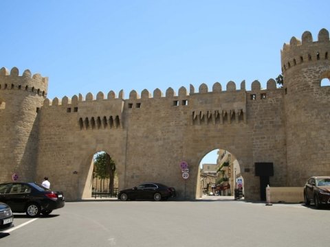 1 saat maşın saxlamaq 5 manat oldu - İçərişəhərdə YENİLİK