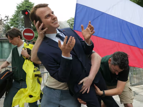 Makronun 40 min avroluq&nbsp;heykəli oğurlandı