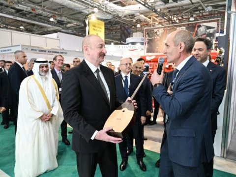 Dövlət başçısına nələr hədiyyə edildi? - FOTO