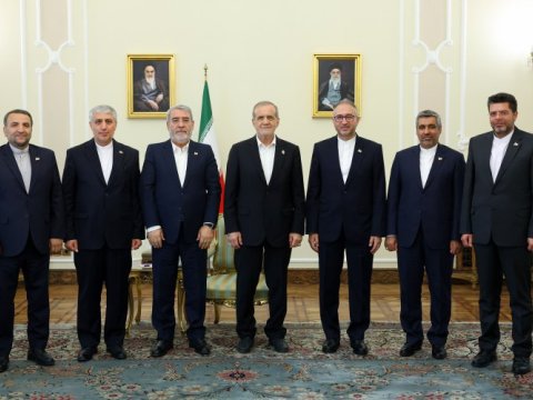 Pezeşkian yeni səfiri qəbul etdi