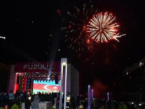 Laçında möhtəşəm atəşfəşanlıq