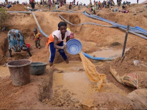 Mədənin çökməsi nəticəsində 11 uşaq öldü