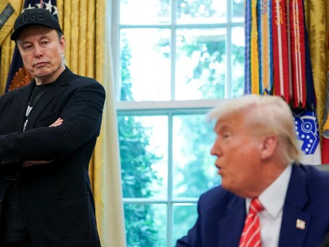 İlon Mask "bombanı partlatdı"