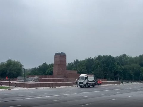 Leninin abidəsi söküldü