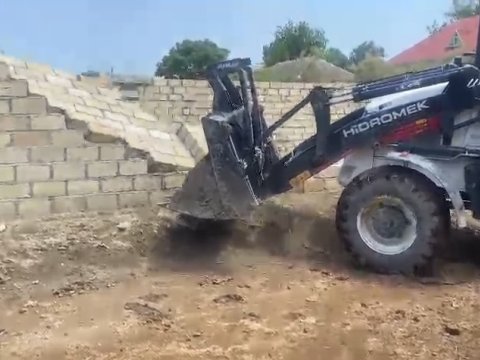 Zərdabda vətəndaşın tövləsi qanunsuz sökülüb? – İcra başçısı DANIŞDI