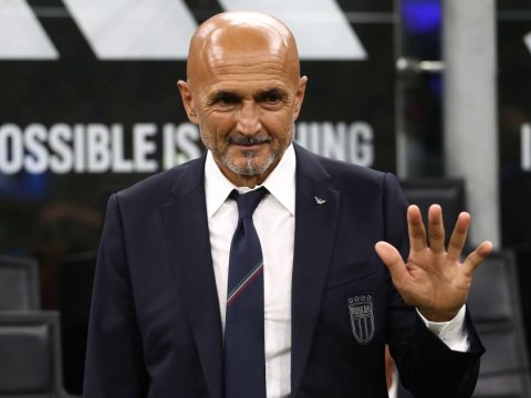 Baş məşqçi millidən ayrıldı