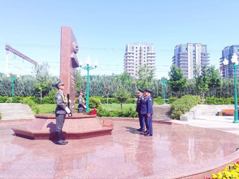 HHQ komandanı Özbəkistana getdi