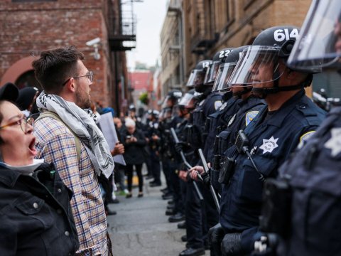 Los-Ancelesdə 56 etrazçı saxlanılıb