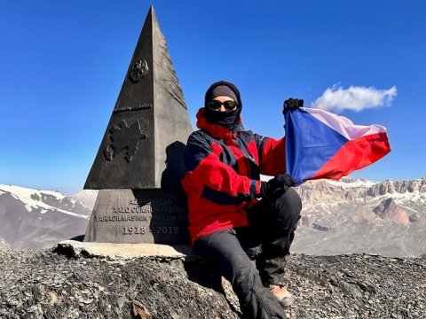 Diplomatın xanımı Azərbaycanda 3740 metrliyə qalxdı - FOTOLAR