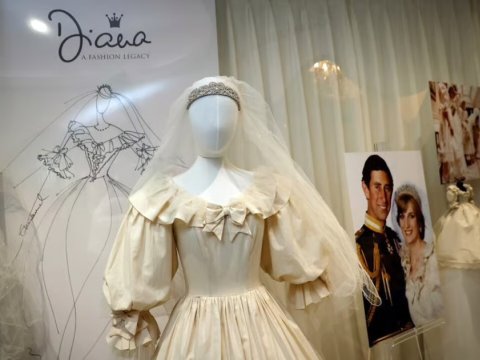 Diananın geyimləri hərraca çıxarılır