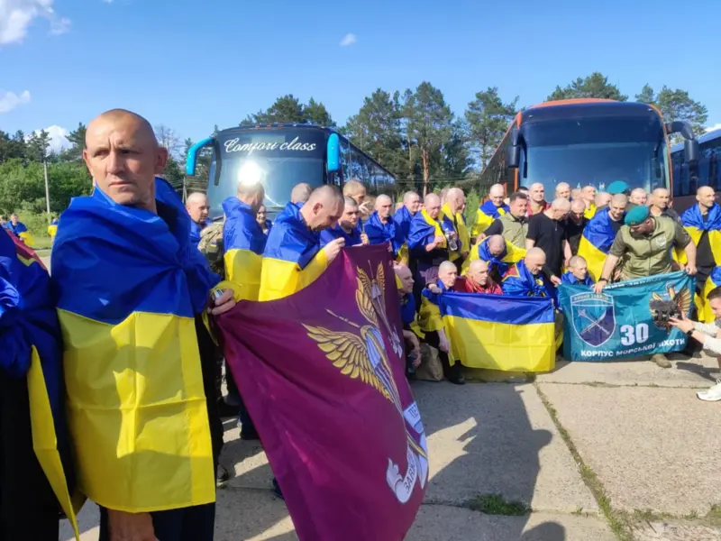 Ukraynalı hərbçilər əsirlikdən azad edildi