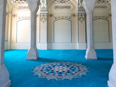 Məsciddə uşaqlara oyuncaq paylayanlar SAXLANILDI