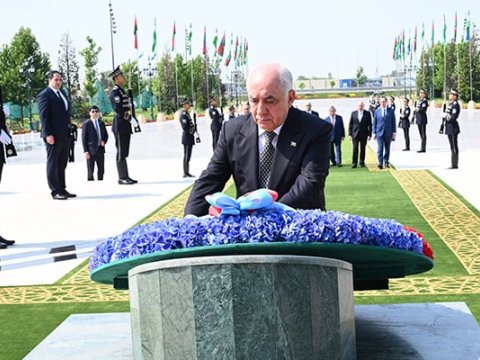 Əli Əsədov Daşkənddə Müstəqillik abidəsini ziyarət etdi&nbsp;- Fotolar