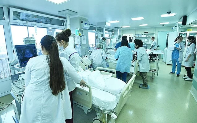 Xəstəxanada oksigen balonu yandı - Xəstələr təxliyə edildi