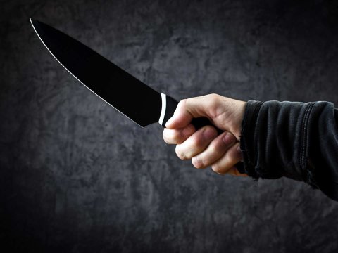 15 yaşlı şagird qadın müəllimi bıçaqladı