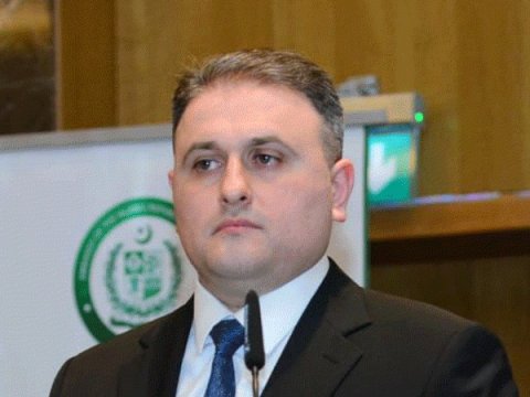 Nazir onu idarə rəisi təyin etdi