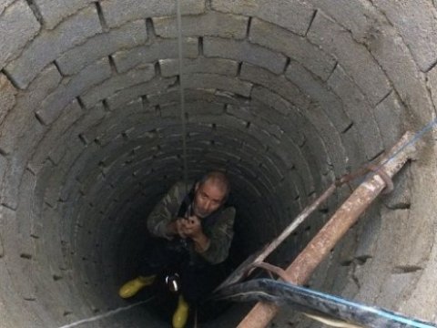 Quyuya düşən şəxs xilas olundu