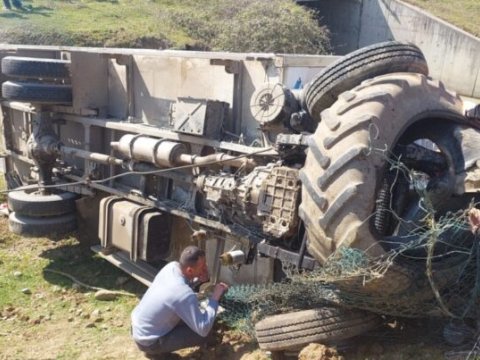 Traktorla yük maşını toqquşdu - Xəsarət alan var