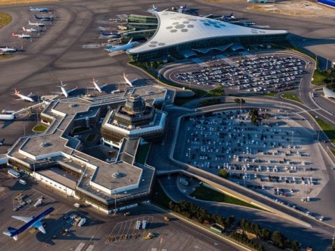 Təyyarələr Bakıya enməyə məcbur oldu