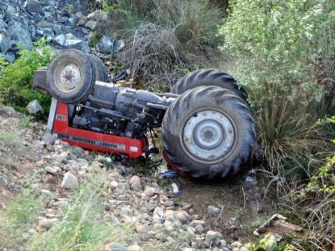 Yardımlıda traktor aşdı, sürücü öldü
