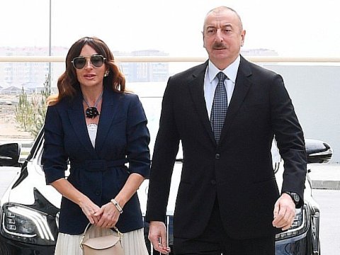 Deputatlar Prezidentlə xanımını təbrik etdilər